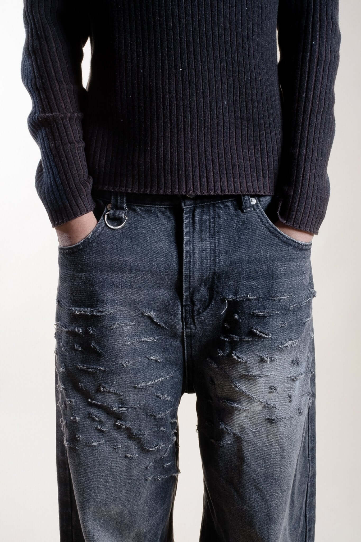 Distressed Denim - mortify.eu